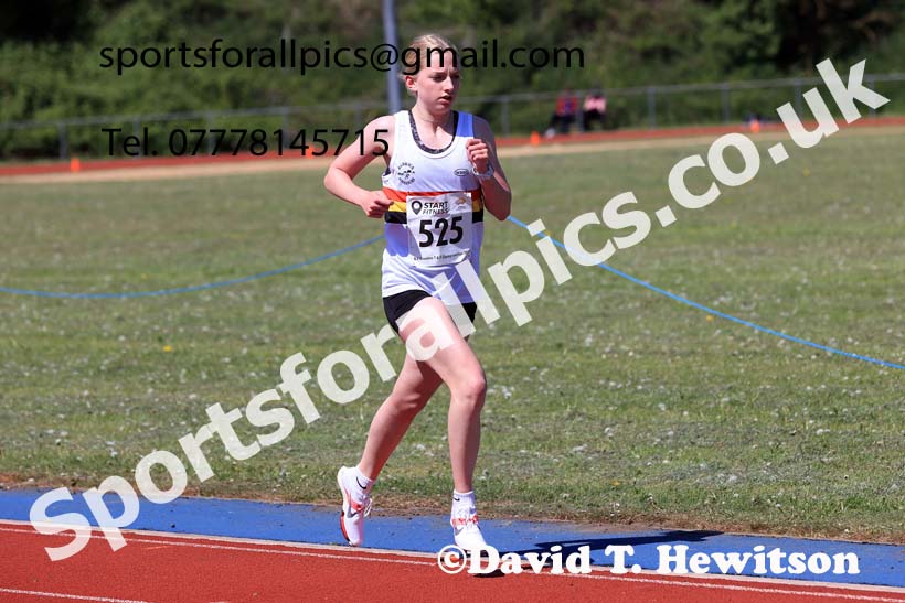 Womens under-17s 3000 metres, 2025 North Eastern Track and Field Champs., Shildon, County Durham. Photo: David T. Hewitson/Sports for All Pics
